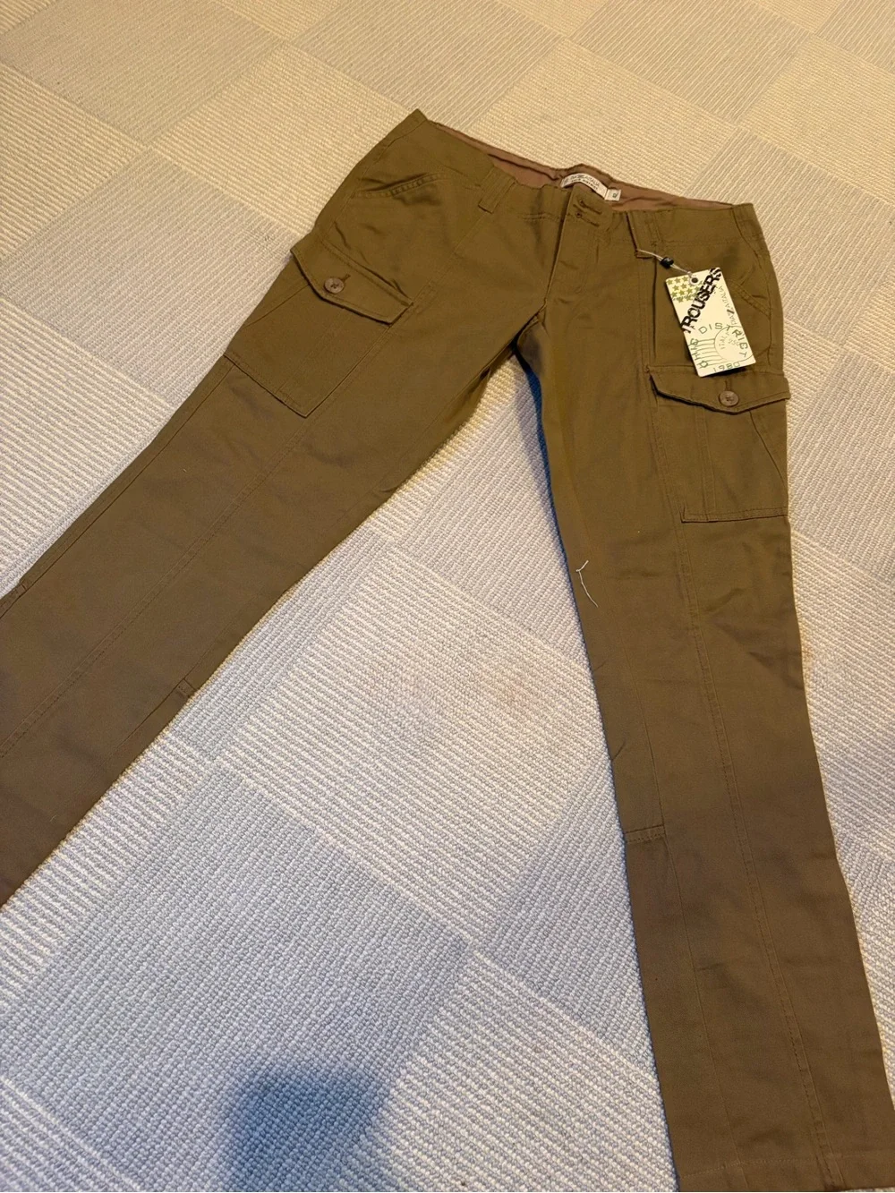 District Men's Cargo Pants in Olive